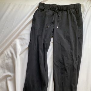 Women's size 6 lululemon joggers in black